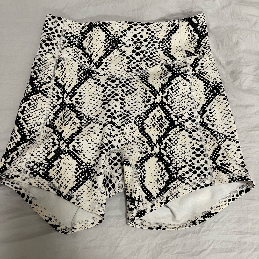 Balance athletica shorts size small